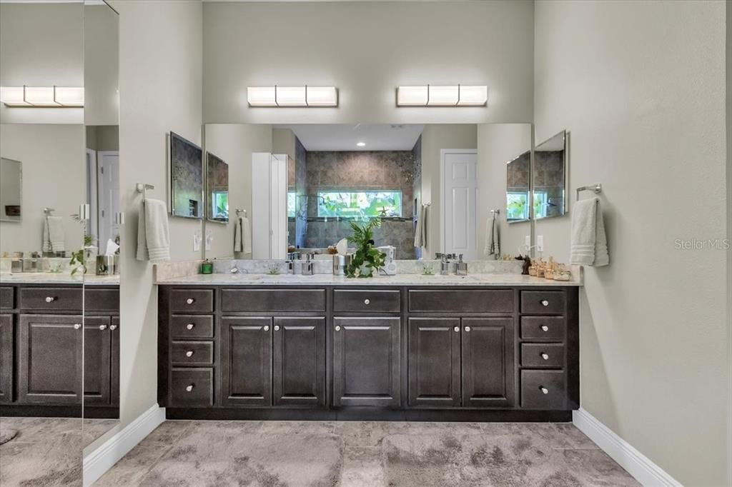 For Sale: $884,900 (3 beds, 2 baths, 2886 Square Feet)