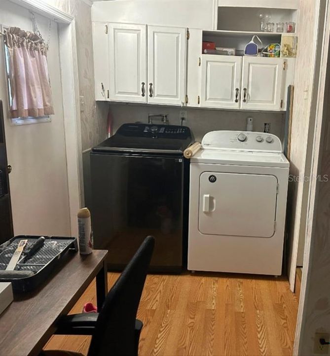 合同活跃: $129,900 (2 贝兹, 2 浴室, 708 平方英尺)