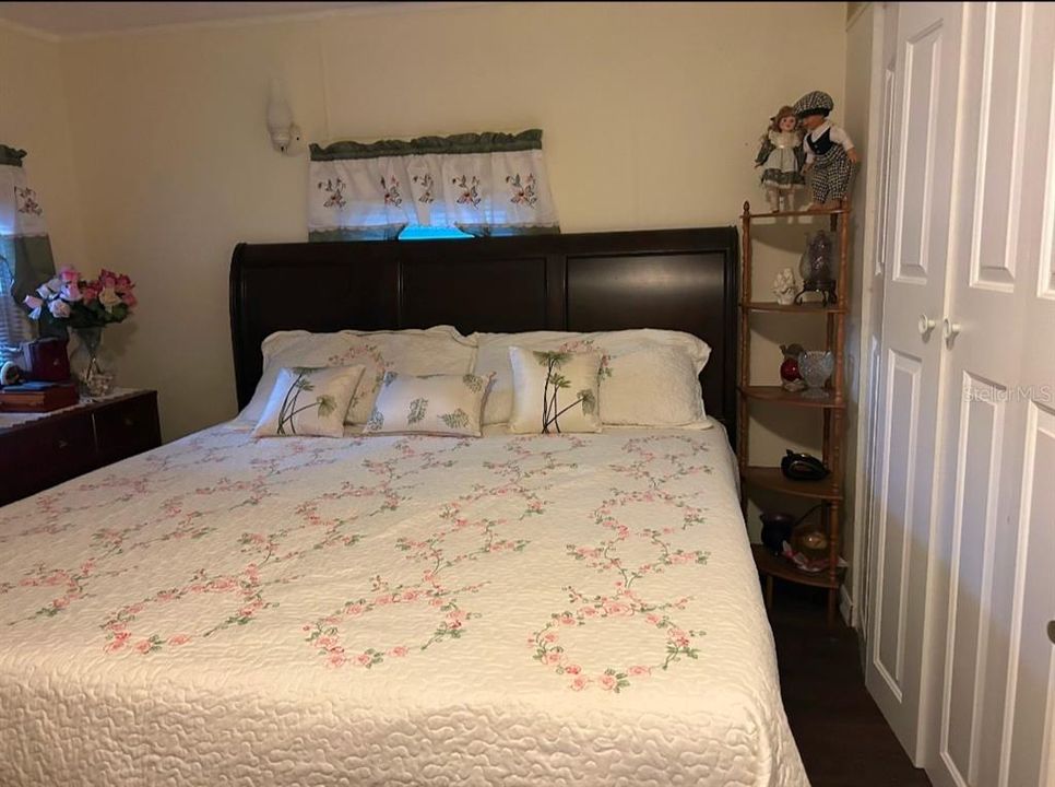 合同活跃: $129,900 (2 贝兹, 2 浴室, 708 平方英尺)