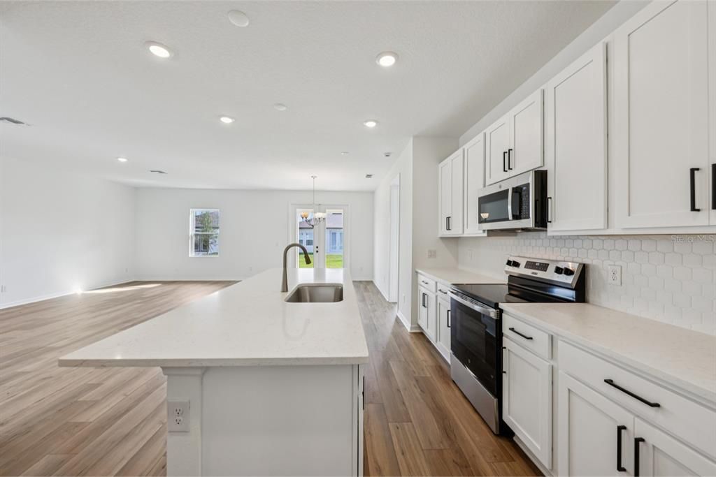 Activo con contrato: $449,990 (4 camas, 2 baños, 193 Pies cuadrados)