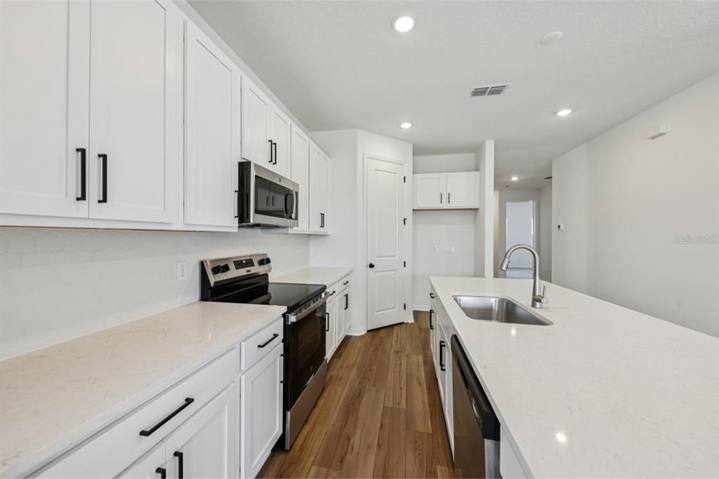 Activo con contrato: $449,990 (4 camas, 2 baños, 193 Pies cuadrados)