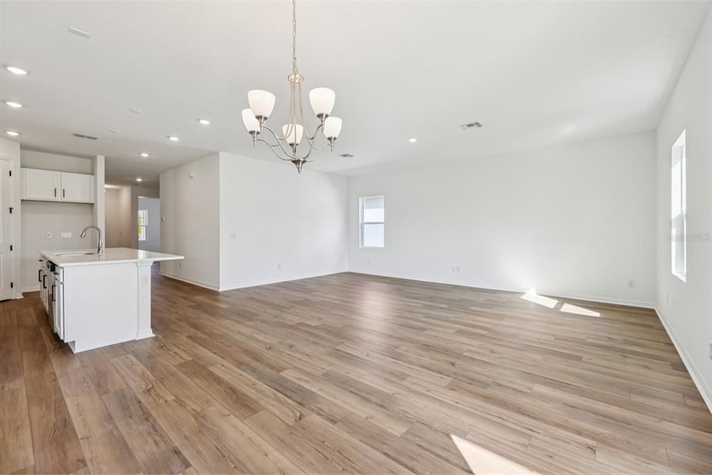 Activo con contrato: $449,990 (4 camas, 2 baños, 193 Pies cuadrados)