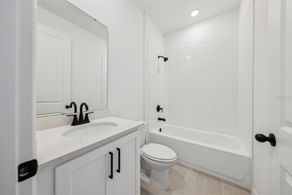 Activo con contrato: $449,990 (4 camas, 2 baños, 193 Pies cuadrados)