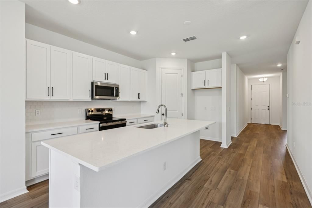 Activo con contrato: $449,990 (4 camas, 2 baños, 193 Pies cuadrados)