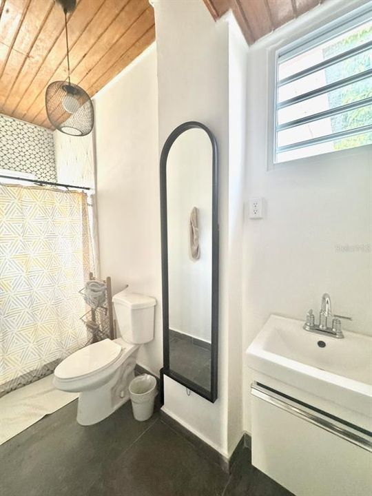 Active With Contract: $475,000 (7 beds, 3 baths, 2400 Square Feet)