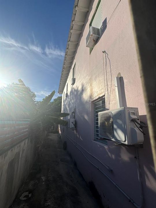 Active With Contract: $475,000 (7 beds, 3 baths, 2400 Square Feet)