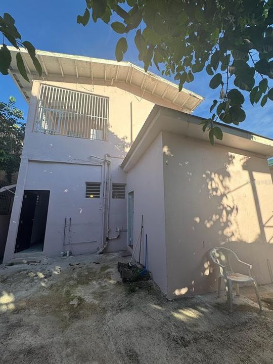 Active With Contract: $475,000 (7 beds, 3 baths, 2400 Square Feet)