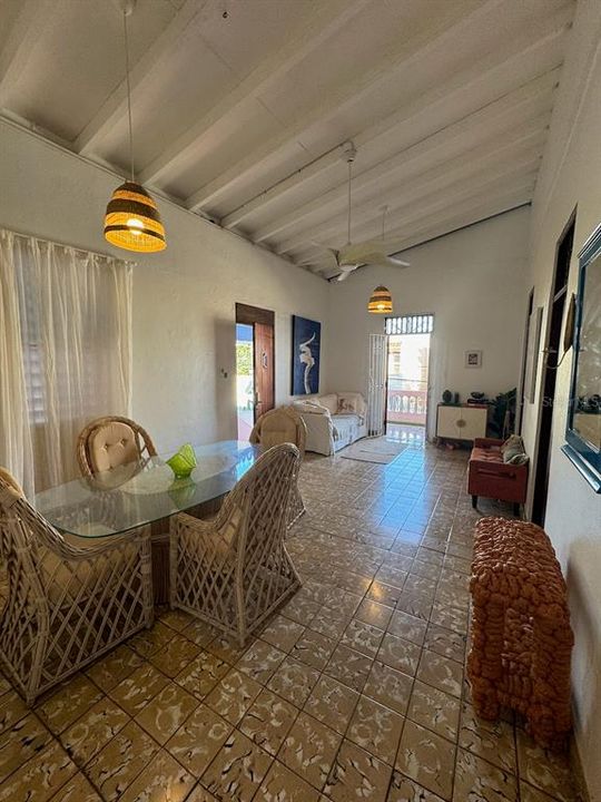 Active With Contract: $475,000 (7 beds, 3 baths, 2400 Square Feet)