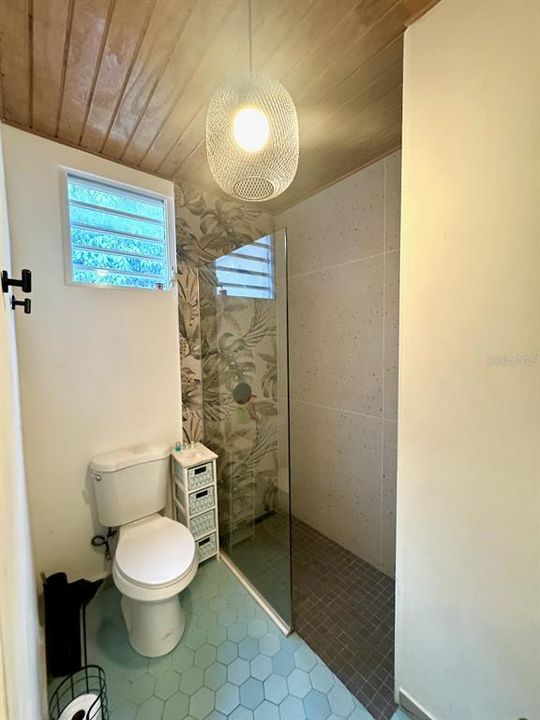 Active With Contract: $475,000 (7 beds, 3 baths, 2400 Square Feet)