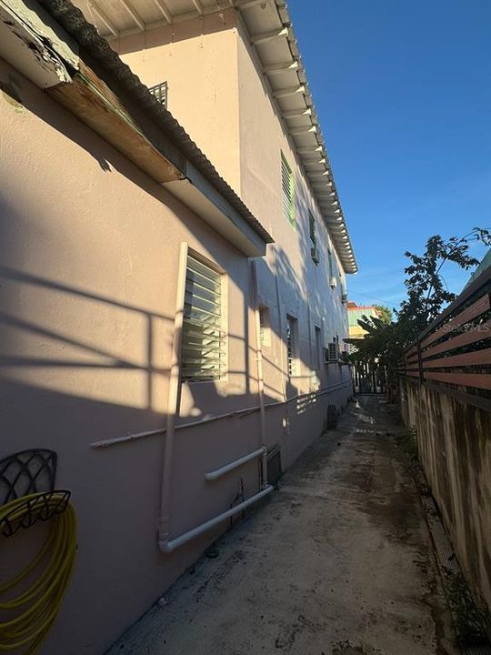 Active With Contract: $475,000 (7 beds, 3 baths, 2400 Square Feet)