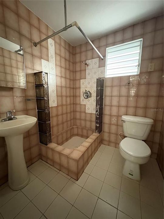 En Venta: $132,000 (5 camas, 2 baños, 1100 Pies cuadrados)