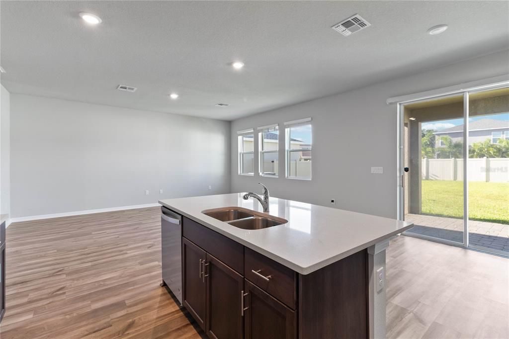 For Rent: $2,500 (3 beds, 2 baths, 1929 Square Feet)