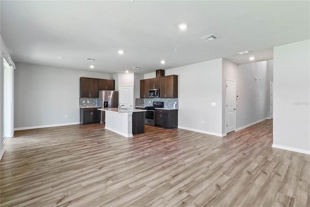 For Rent: $2,500 (3 beds, 2 baths, 1929 Square Feet)