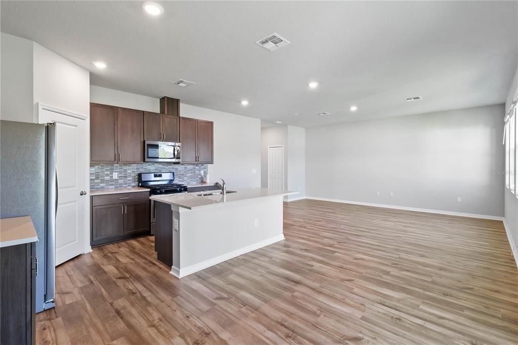 For Rent: $2,500 (3 beds, 2 baths, 1929 Square Feet)