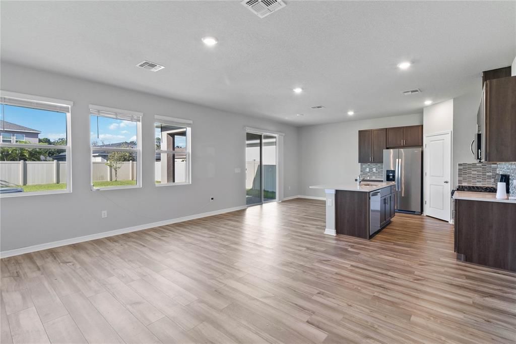 For Rent: $2,500 (3 beds, 2 baths, 1929 Square Feet)