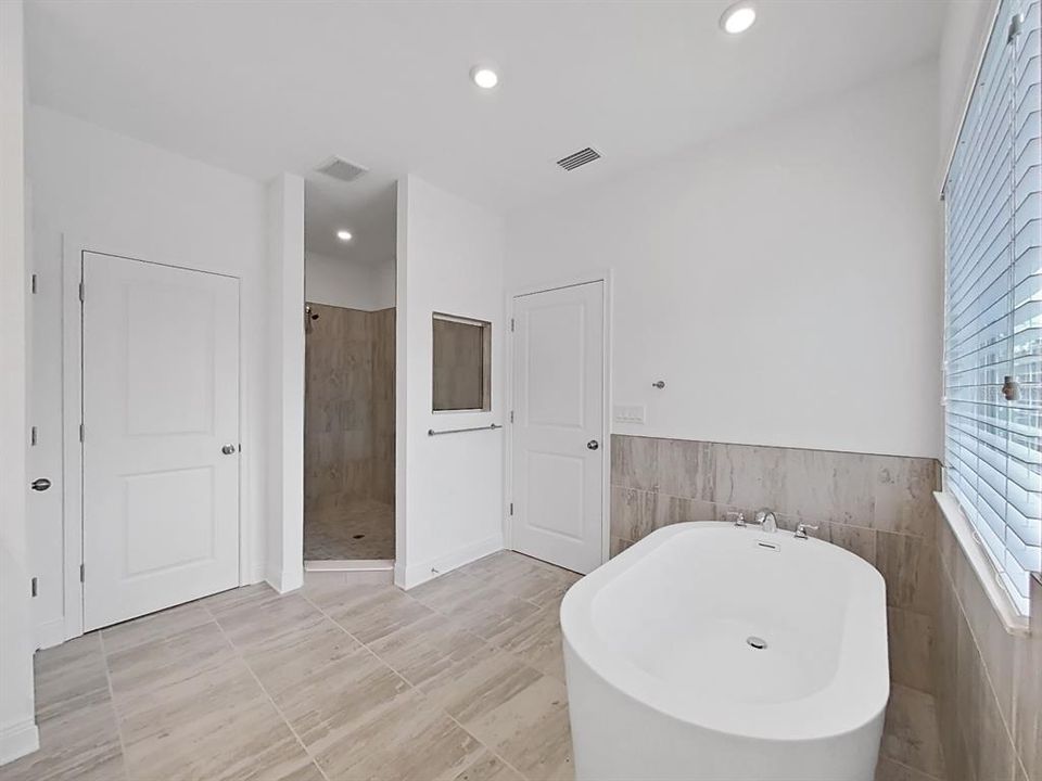 Active With Contract: $5,300 (5 beds, 4 baths, 3784 Square Feet)