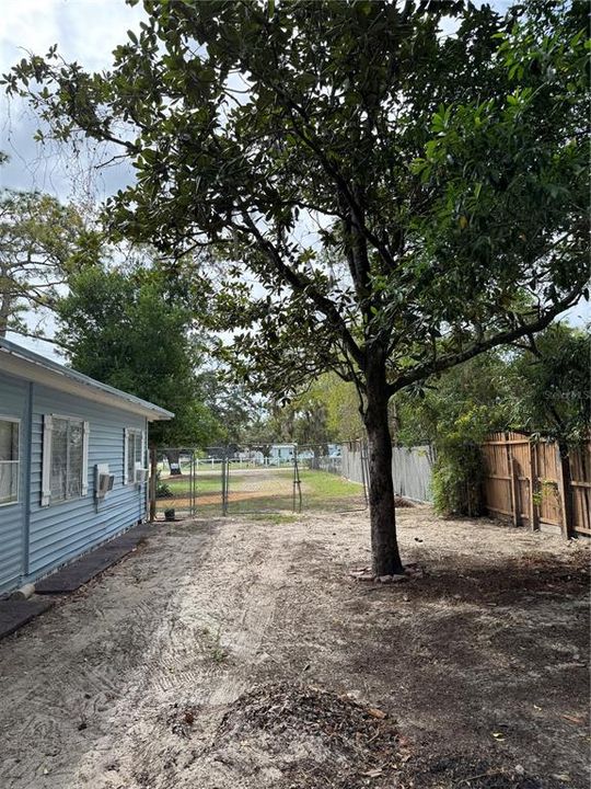 На продажу: $129,900 (3 спален, 1 ванн, 792 Квадратных фут)