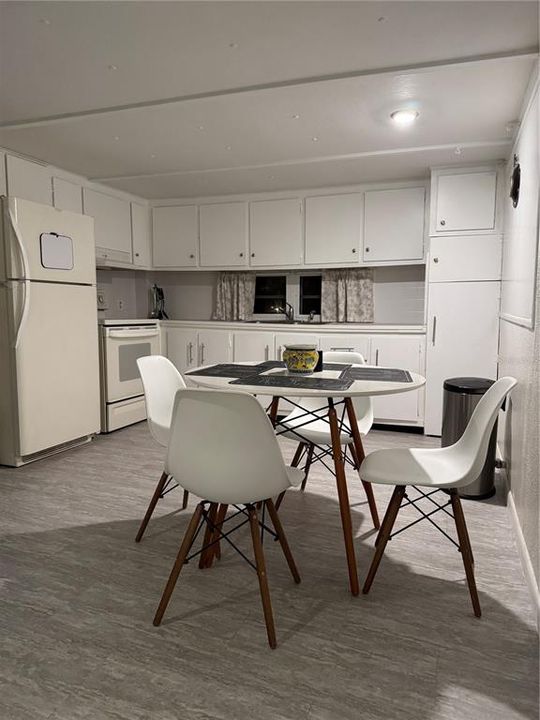 На продажу: $129,900 (3 спален, 1 ванн, 792 Квадратных фут)