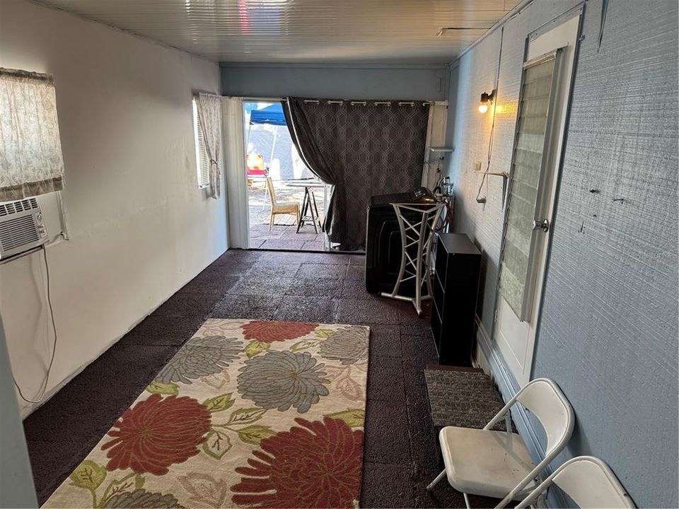 На продажу: $129,900 (3 спален, 1 ванн, 792 Квадратных фут)