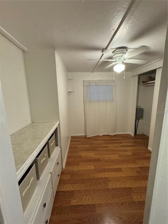 На продажу: $129,900 (3 спален, 1 ванн, 792 Квадратных фут)