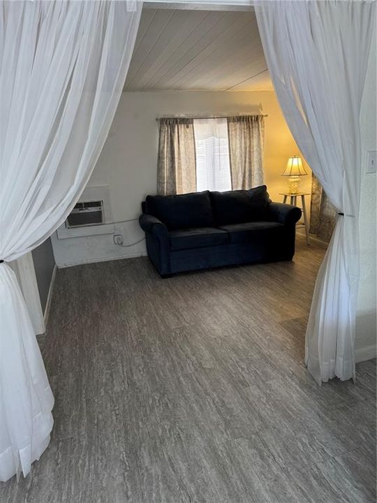 На продажу: $129,900 (3 спален, 1 ванн, 792 Квадратных фут)