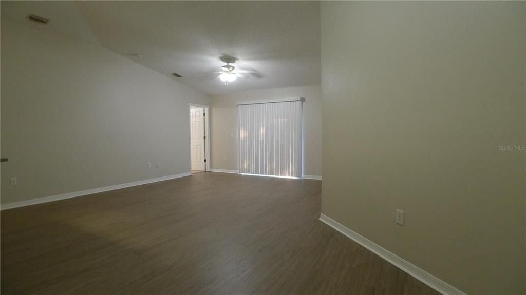 出租: $2,000 (4 贝兹, 2 浴室, 1544 平方英尺)