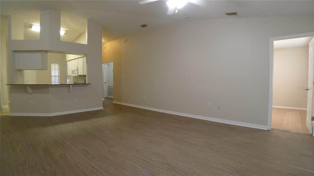 出租: $2,000 (4 贝兹, 2 浴室, 1544 平方英尺)