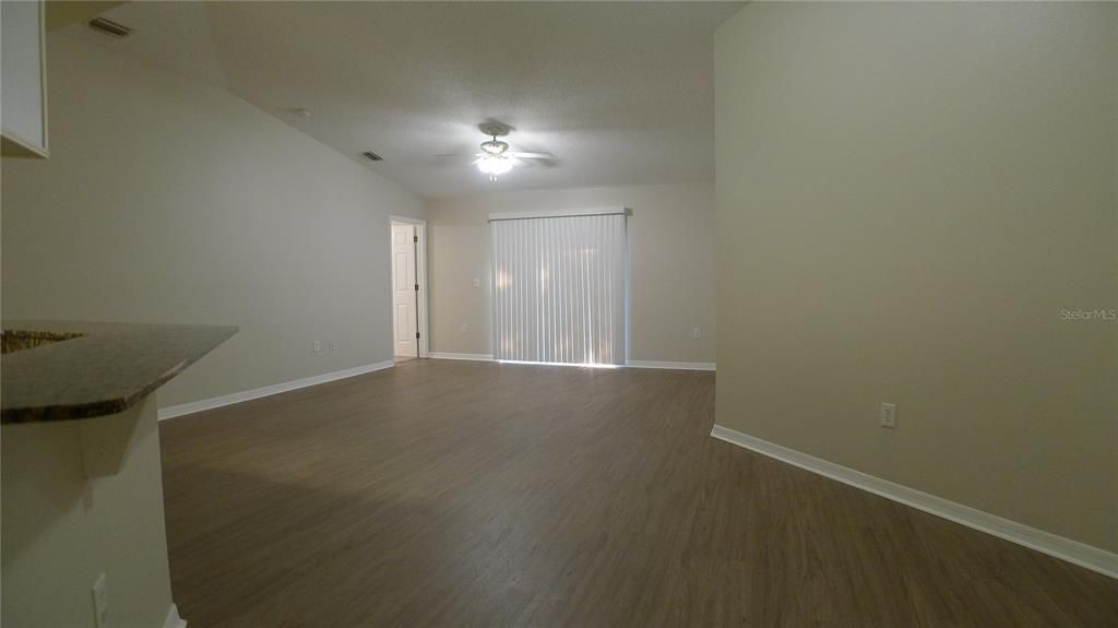 出租: $2,000 (4 贝兹, 2 浴室, 1544 平方英尺)