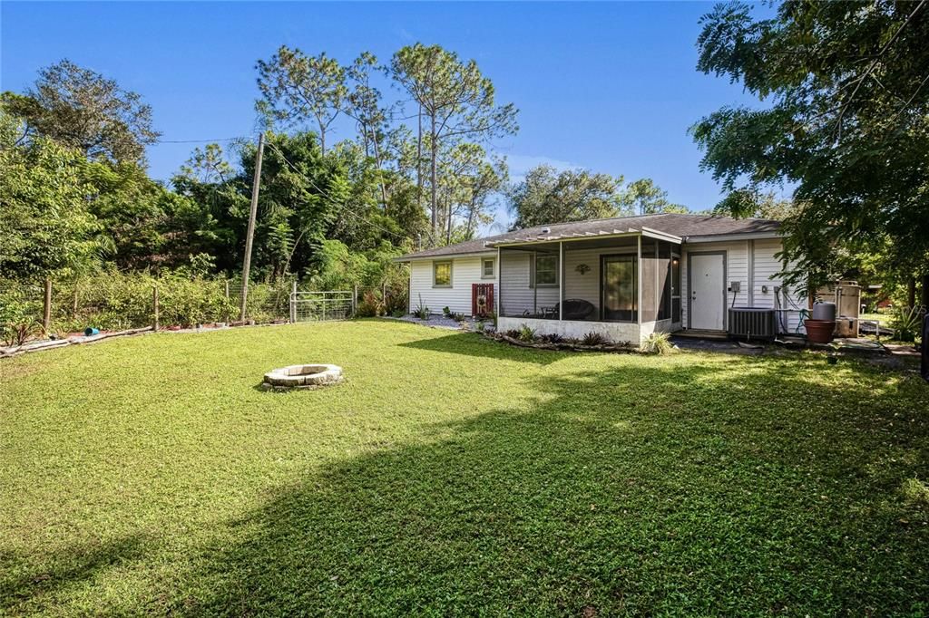 На продажу: $229,000 (2 спален, 2 ванн, 894 Квадратных фут)