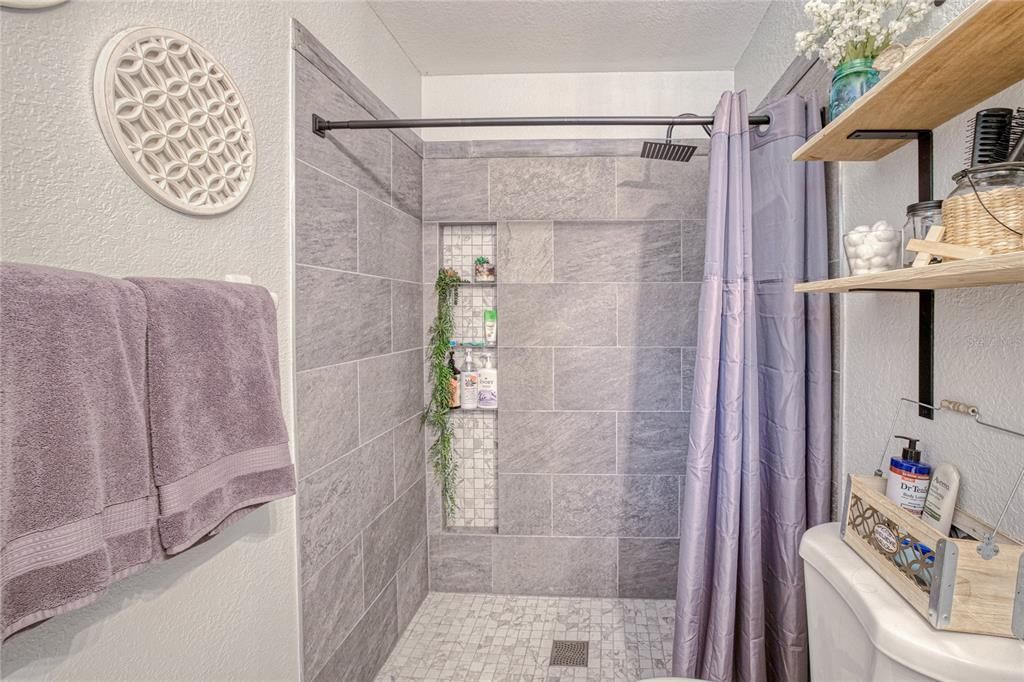 На продажу: $229,000 (2 спален, 2 ванн, 894 Квадратных фут)