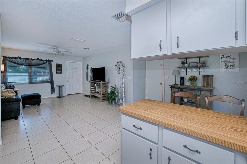 На продажу: $229,000 (2 спален, 2 ванн, 894 Квадратных фут)