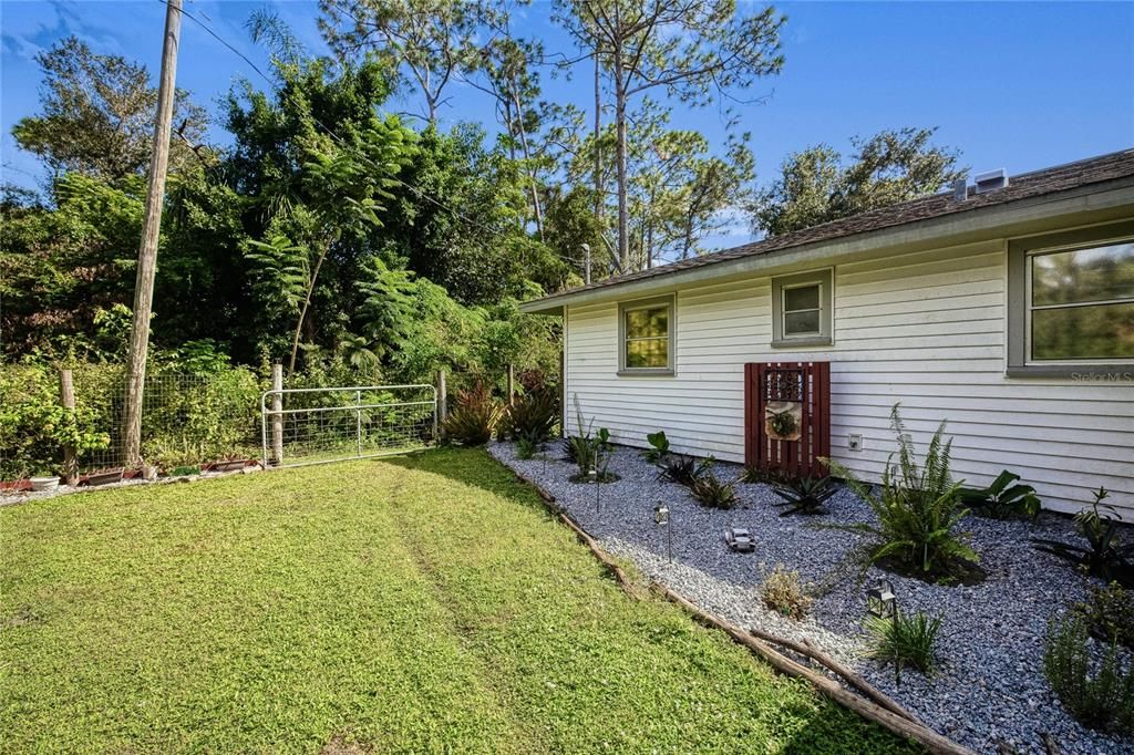 На продажу: $229,000 (2 спален, 2 ванн, 894 Квадратных фут)