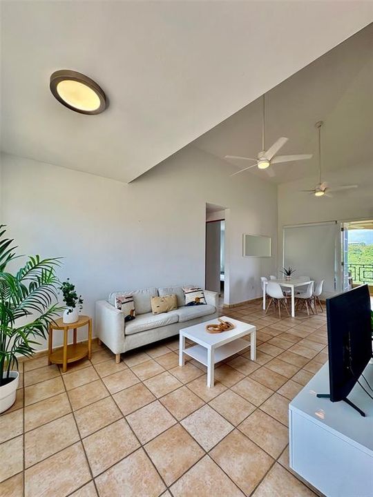 На продажу: $360,000 (3 спален, 2 ванн, 1929 Квадратных фут)