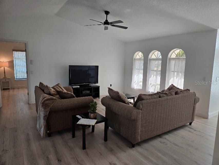 For Sale: $550,000 (2 beds, 2 baths, 1574 Square Feet)