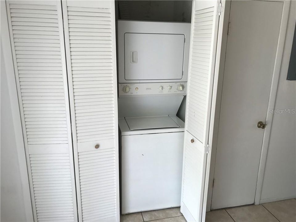 出租: $1,490 (2 贝兹, 1 浴室, 942 平方英尺)