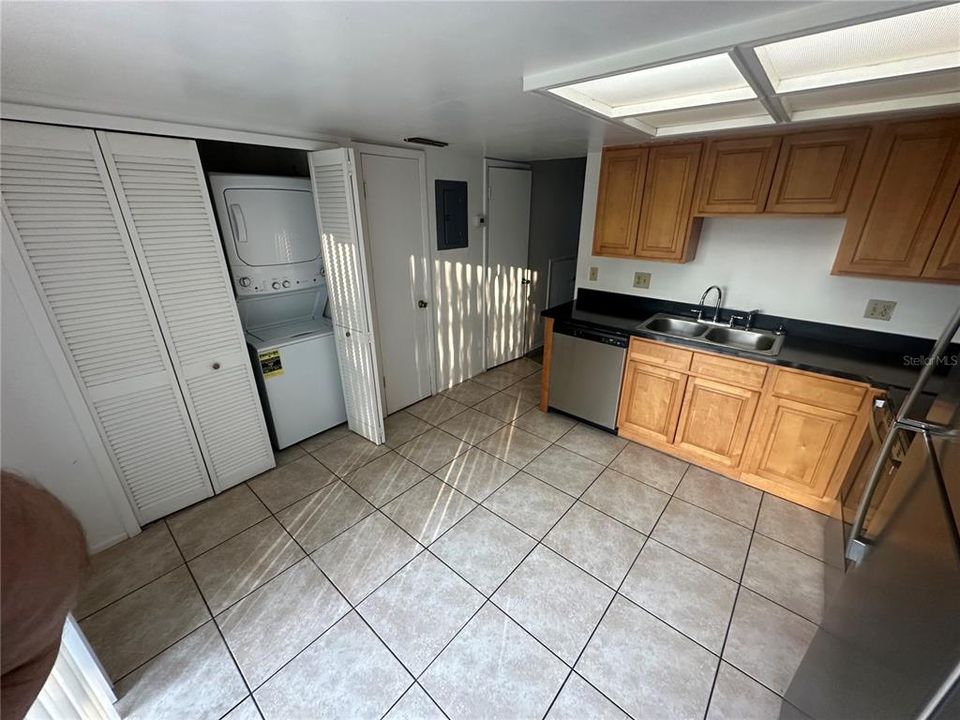 出租: $1,490 (2 贝兹, 1 浴室, 942 平方英尺)