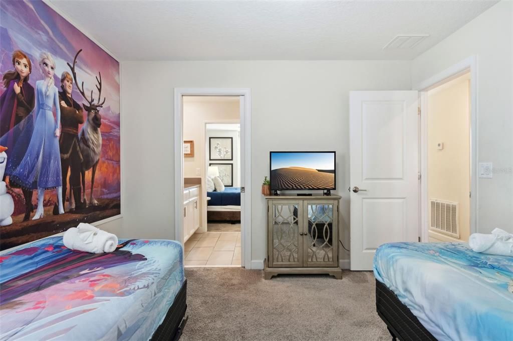 Active With Contract: $785,000 (6 beds, 6 baths, 3888 Square Feet)