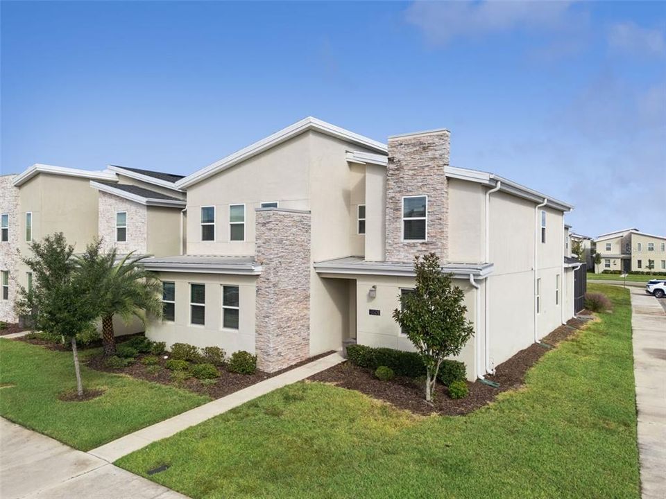 Active With Contract: $785,000 (6 beds, 6 baths, 3888 Square Feet)