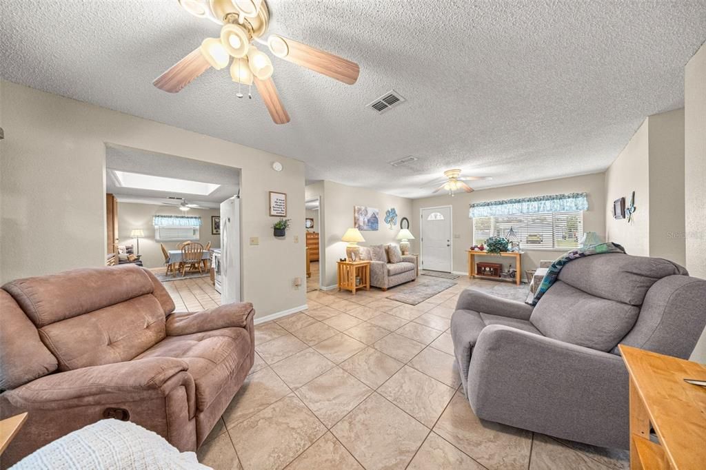 Active With Contract: $213,000 (3 beds, 2 baths, 1482 Square Feet)