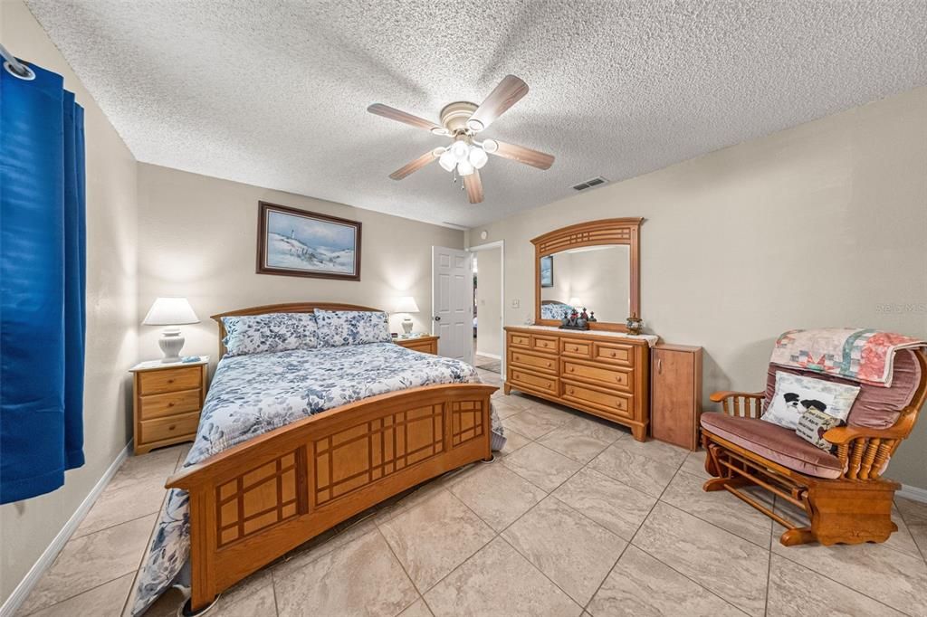 Active With Contract: $213,000 (3 beds, 2 baths, 1482 Square Feet)