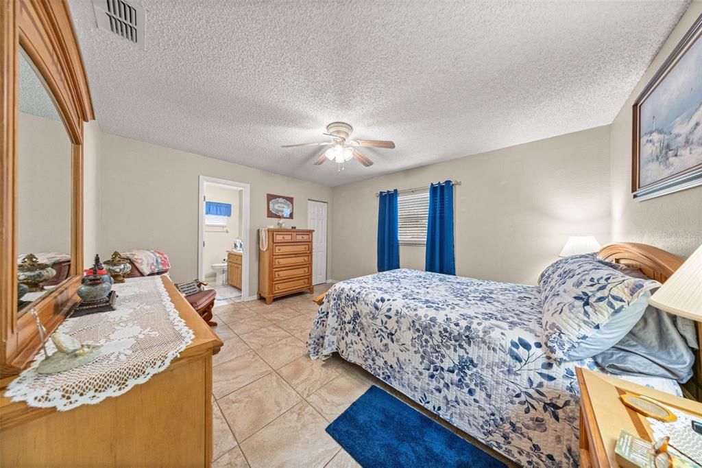 Active With Contract: $213,000 (3 beds, 2 baths, 1482 Square Feet)