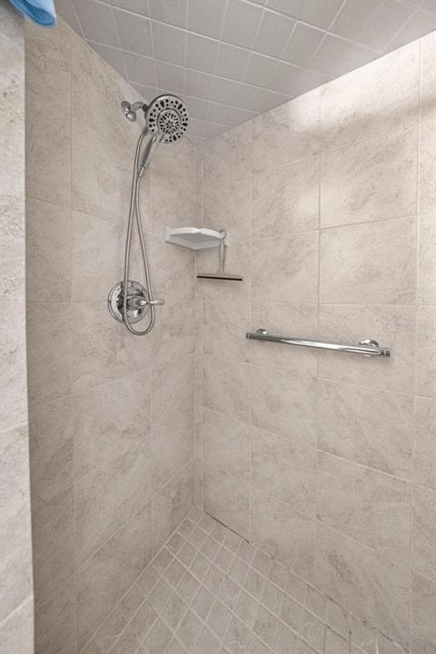 Active With Contract: $213,000 (3 beds, 2 baths, 1482 Square Feet)