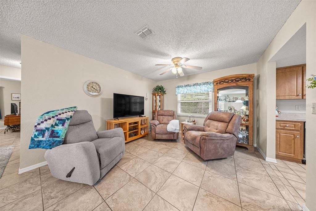 Active With Contract: $213,000 (3 beds, 2 baths, 1482 Square Feet)