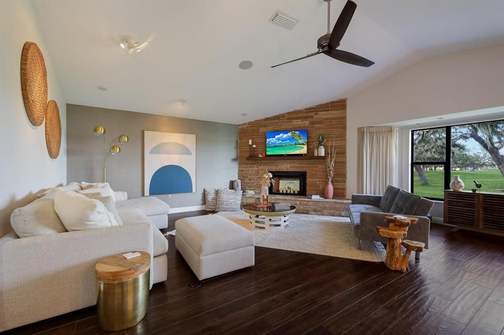 出租: $6,000 (3 贝兹, 3 浴室, 2686 平方英尺)