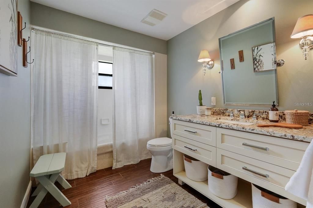 出租: $6,000 (3 贝兹, 3 浴室, 2686 平方英尺)