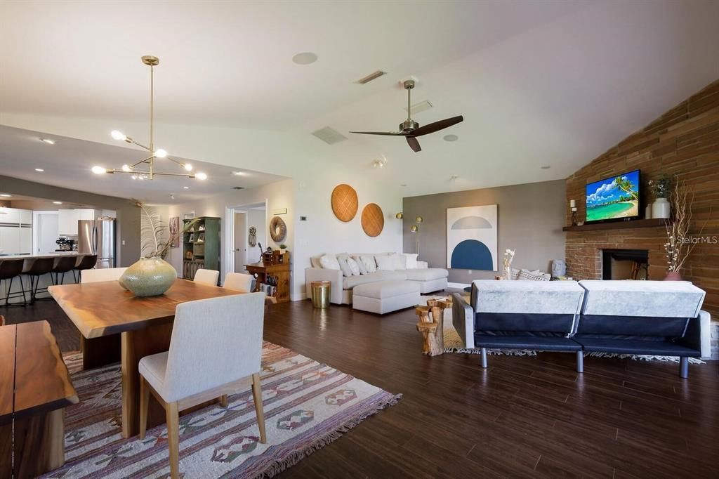 出租: $6,000 (3 贝兹, 3 浴室, 2686 平方英尺)