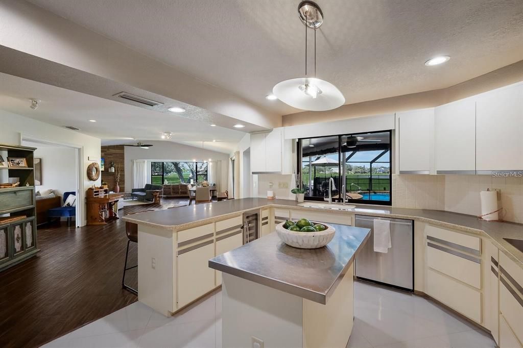 出租: $6,000 (3 贝兹, 3 浴室, 2686 平方英尺)