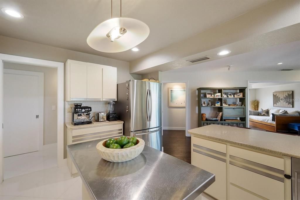 出租: $6,000 (3 贝兹, 3 浴室, 2686 平方英尺)