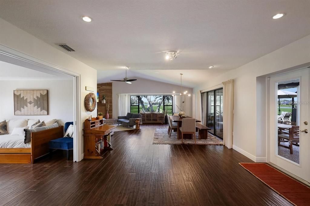 出租: $6,000 (3 贝兹, 3 浴室, 2686 平方英尺)