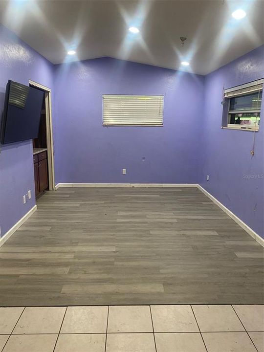 合同活跃: $179,000 (3 贝兹, 2 浴室, 1430 平方英尺)